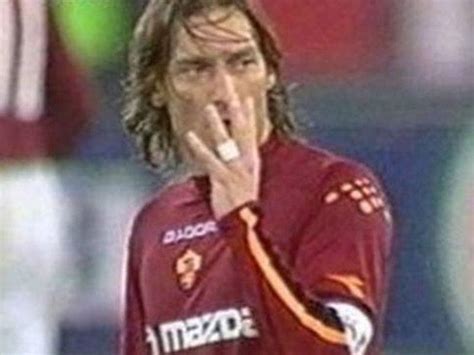 Roma Juve gesto del 4.